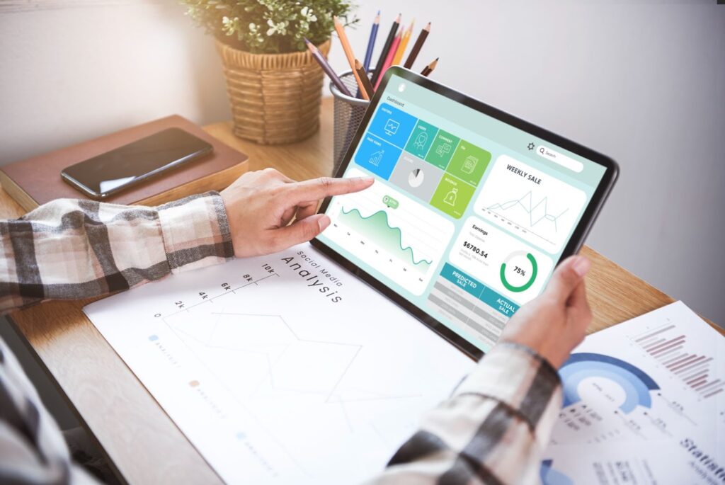 Man using a tablet to analysis graph company finances